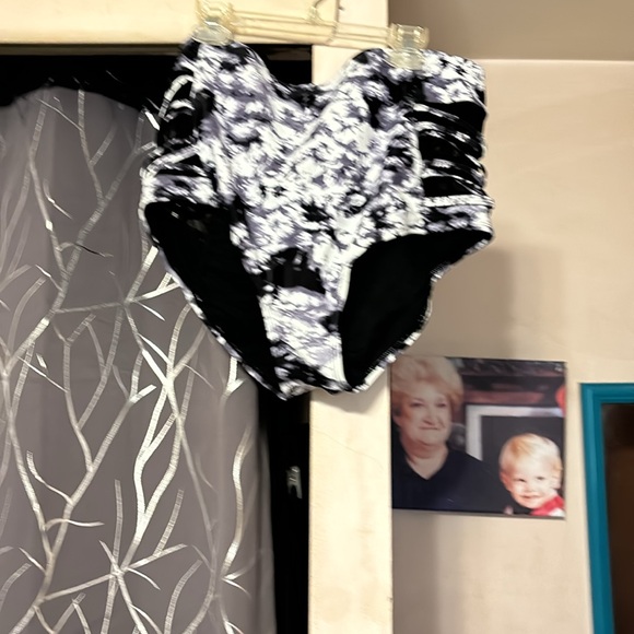 Tankini top with matching bottoms never worn - Picture 4 of 5